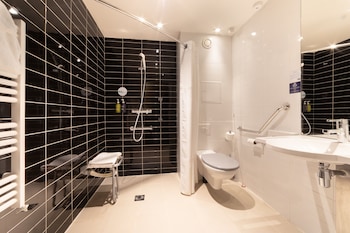 Standard Room, 1 Queen Bed, Accessible (Free Breakfast)