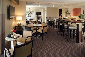 Club Room, 1 King Bed (Mobility Accessible, Roll-in Shower)