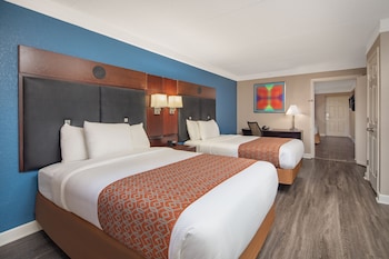 Room, 2 Queen Beds, Accessible Bathtub