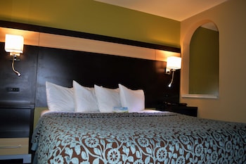 Room, 1 King Bed, Non Smoking, Microwave