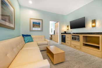Suite, 1 King Bed with Sofa bed, Non Smoking, Pool View