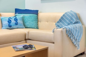 Suite, 1 King Bed with Sofa bed, Non Smoking, Pool View