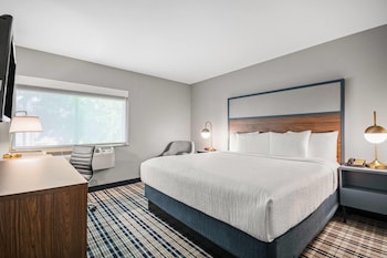 1 King Bed, Non-Smoking