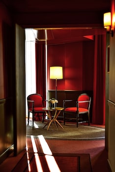 Junior Suite, 1 King Bed (Republic Square view)