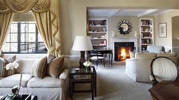 Suite (Lowell)