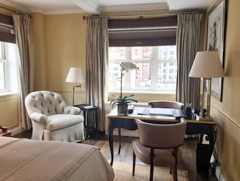 Suite (Lowell)