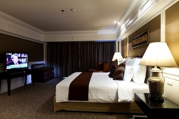 Deluxe King Room, Balcony, Pool View