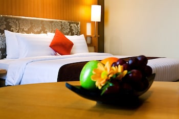 Deluxe King Room, Balcony, Pool View