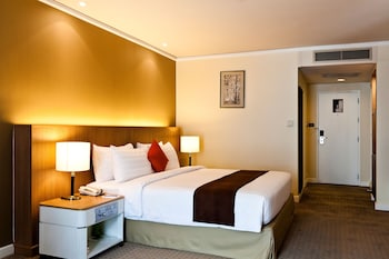 Deluxe King Room, Balcony, Pool View