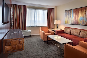 Suite, 1 King Bed with Sofa bed, Non Smoking