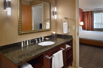 Suite, 1 King Bed with Sofa bed, Non Smoking