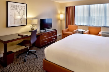 Executive Suite, 1 King Bed with Sofa bed, Non Smoking