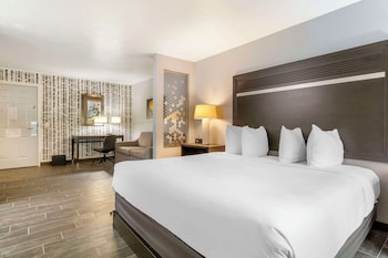 Suite, Multiple Beds, Refrigerator & Microwave, Corner (Pet Friendly)