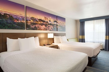 Deluxe Room, 2 Queen Beds, Non Smoking