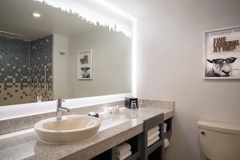 Room, 2 Double Beds, City View