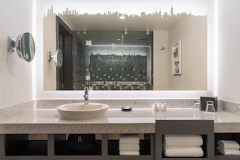 Room, 1 King Bed, City View
