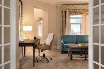 Fairmont Gold, Suite, 1 King Bed