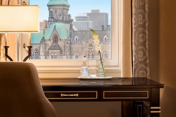 Deluxe Room, 1 King Bed (Parliament View)
