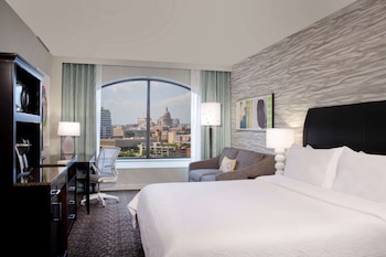 Deluxe Room, 1 King Bed, City View