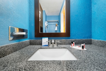 Studio Suite, 1 King Bed, Non Smoking, Hot Tub