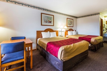 Standard Room, 2 Queen Beds, Non Smoking
