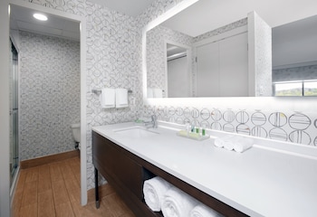 Standard Room, 2 Queen Beds, Mobility Accessible (Roll-In Shower)