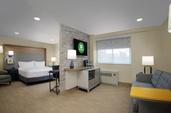 Suite, 1 King Bed, Mobility Accessible (Accessible Tub)