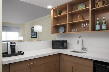 Suite, 1 King Bed, Mobility Accessible (Accessible Tub)