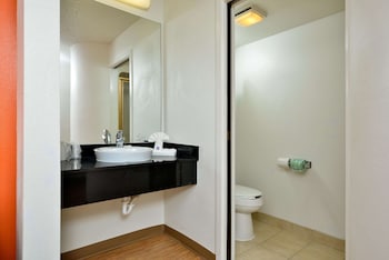 Standard Room, 1 Queen Bed, Accessible, Non Smoking