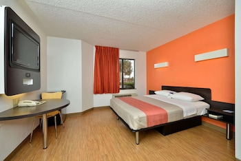 Standard Room, 1 Queen Bed, Accessible, Non Smoking