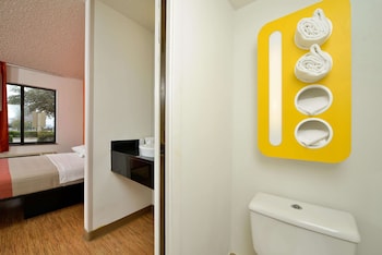 Standard Room, 1 Queen Bed, Accessible, Non Smoking