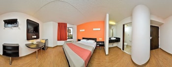 Standard Room, 1 Queen Bed, Accessible, Non Smoking