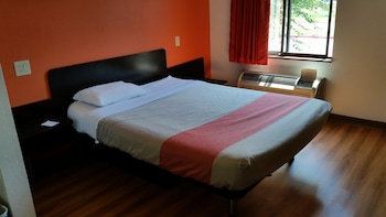 Standard Room, 1 Queen Bed, Accessible, Non Smoking