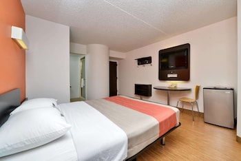 Standard Room, 1 Queen Bed, Accessible, Non Smoking