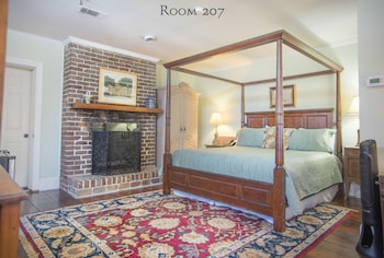 Room, 1 King Bed (207), Stairs Required