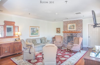 Room, 1 King Bed (201), Stairs Required