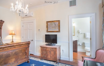 Room, 1 Queen Bed (307), Stairs Required