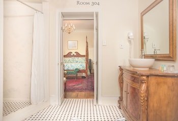 Room, 1 Queen Bed (304), Stairs Required