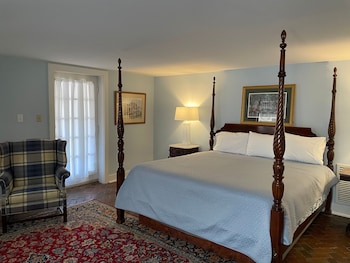 Room, 1 King Bed (402), Stairs Required