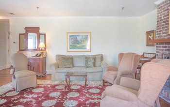 Room, 1 King Bed (201), Stairs Required
