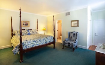 Room, 1 King Bed (107), Stairs Required