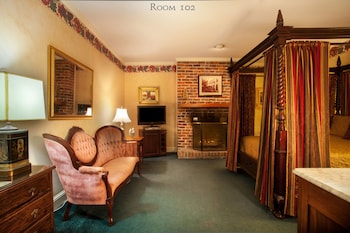 Room, 1 Queen Bed (102), Stairs Required