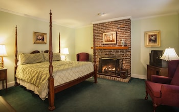 Room, 1 King Bed (101), Stairs Required