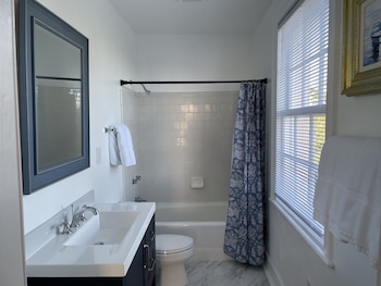 Room, 1 King Bed (406), Stairs Required