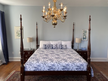 Room, 1 King Bed (404), Stairs Required