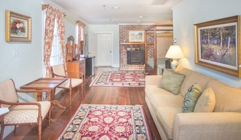 Room, 1 King Bed (207), Stairs Required