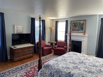 Room, 1 King Bed (406), Stairs Required
