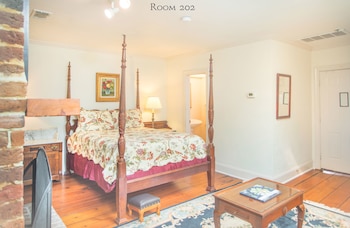 Room, 1 Queen Bed (202), Stairs Required
