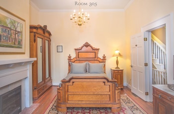Room, 1 Queen Bed (305), Stairs Required