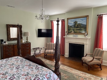 Room, 1 King Bed (405), Stairs Required